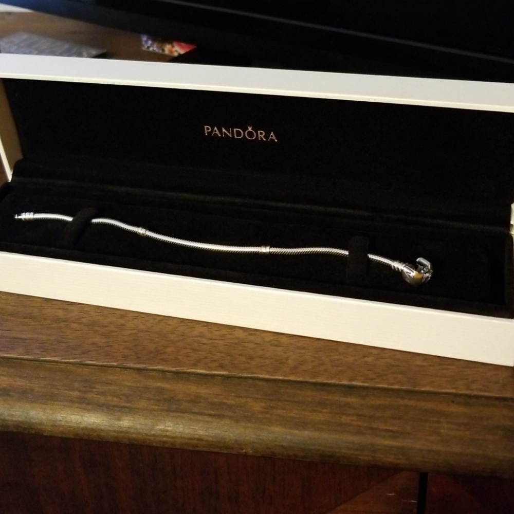 Like new pandora bracelet 6"